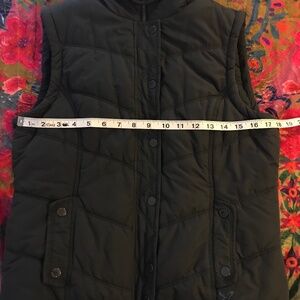 American Eagle vest med